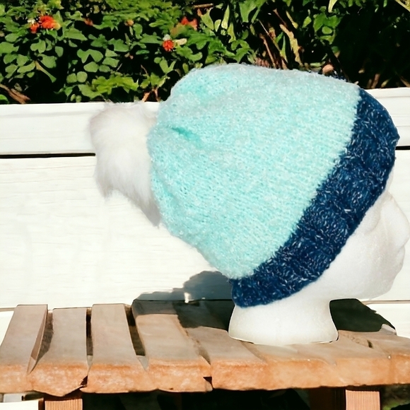 Unique Knit Beanie With Faux Fur Pompom - Picture 4 of 6
